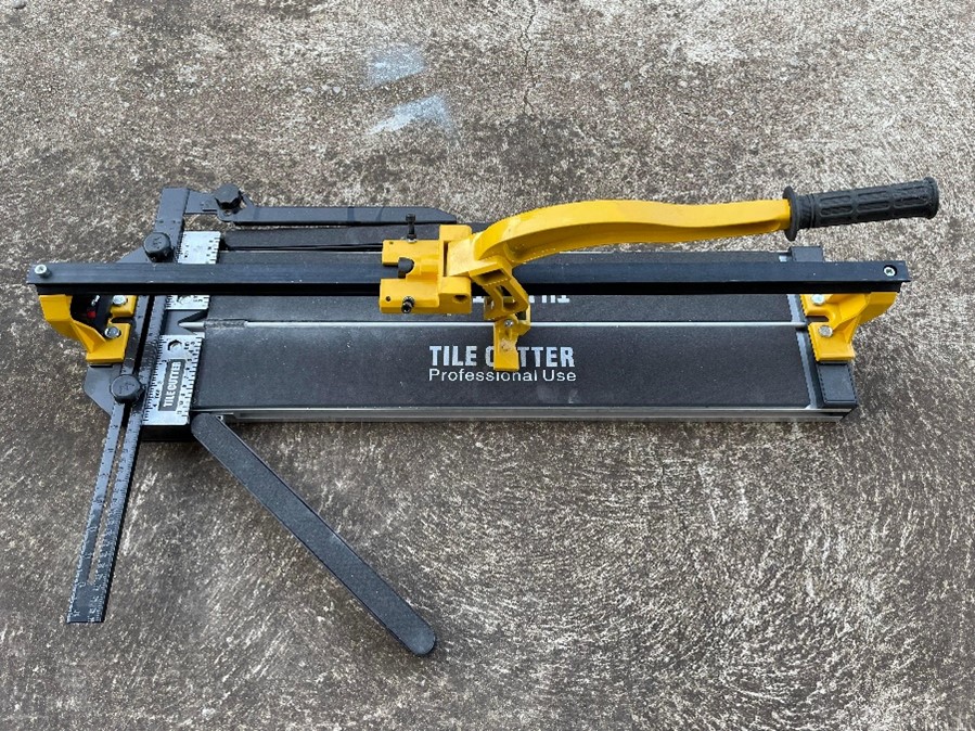 Tile cutter